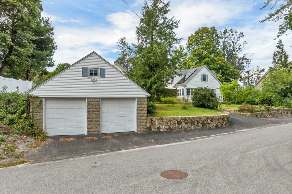 Photo of 1 Park Avenue, Nashua, NH 03060 (MLS # 5111037)