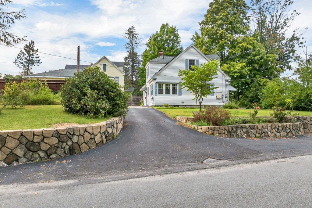 Photo of 1 Park Avenue, Nashua, NH 03060 (MLS # 5111037)