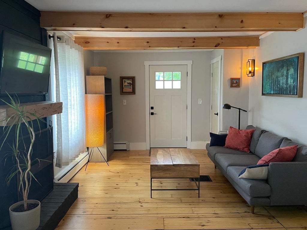 Photo of 24 Hanson Street, Somersworth, NH 03878 (MLS # 5102136)