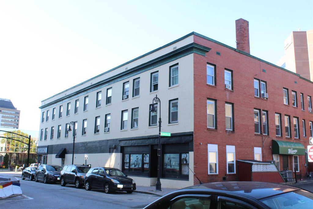 Photo of 1101 Elm Street #203, Manchester, NH 03101 (MLS # 5093069)