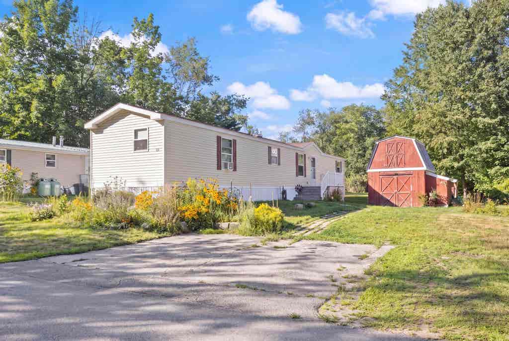 Photo of 109 Pumpkin Hollow Road, Barrington, NH 03825 (MLS # 5103640)