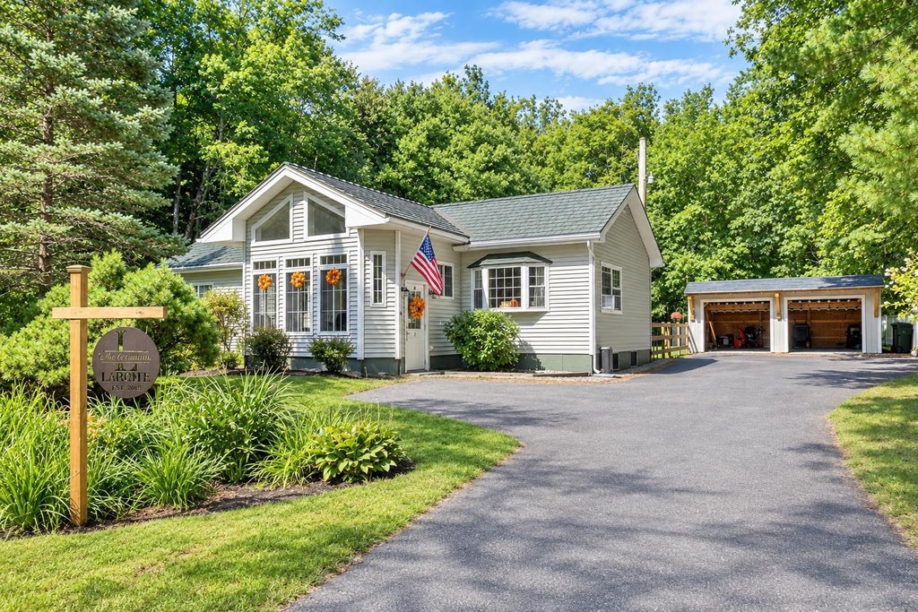 Photo of 4 Fir Street, Londonderry, NH 03053 (MLS # 5109816)