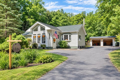 Photo of 4 Fir Street, Londonderry, NH 03053 (MLS # 5109816)