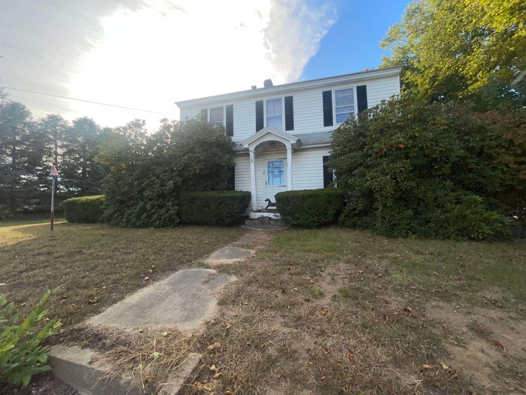 Photo of 72 Main Street, Epping, NH 03042 (MLS # 5112292)