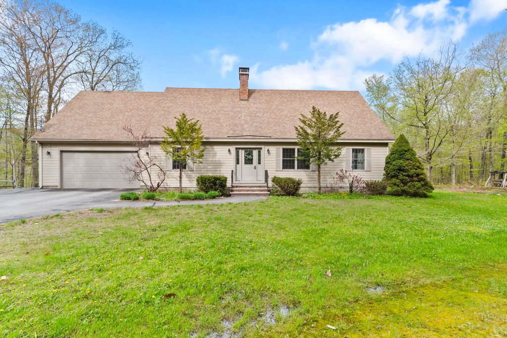 Photo of 10 Avon Shores Road, Moultonborough, NH 03254 (MLS # 5088578)