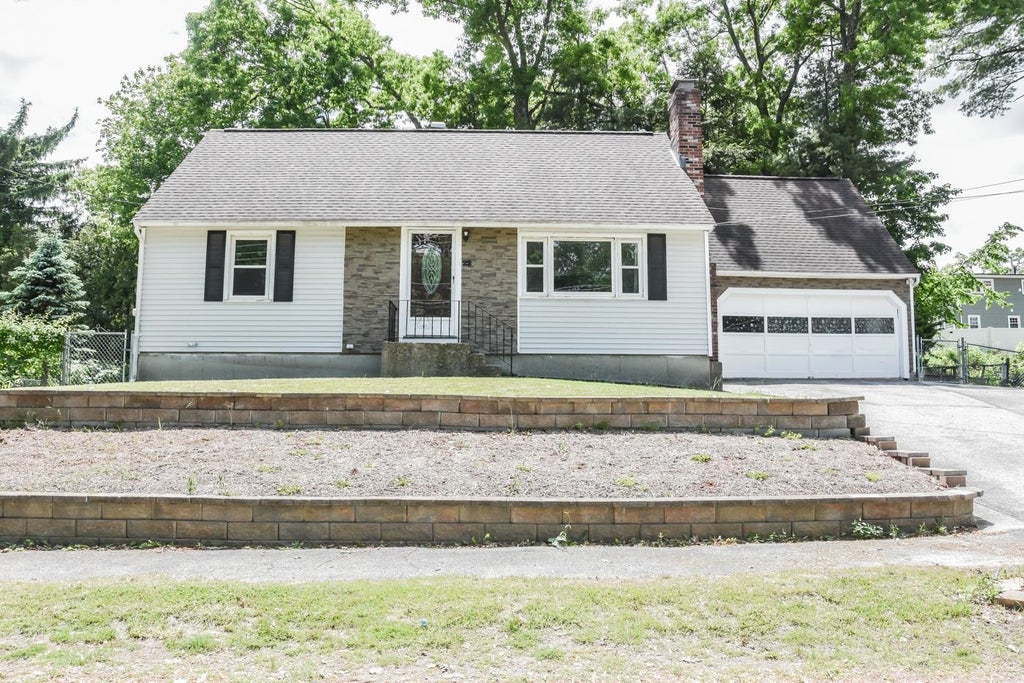 Photo of 22 Greenwood Drive, Nashua, NH 03062 (MLS # 5092592)