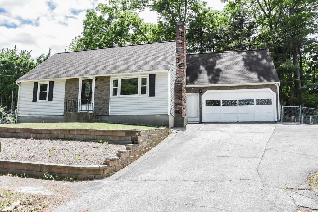 Photo of 22 Greenwood Drive, Nashua, NH 03062 (MLS # 5092592)