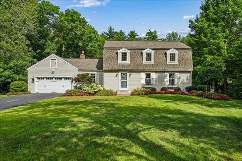Photo of 20 Mulberry Lane, Bedford, NH 03110 (MLS # 5105809)