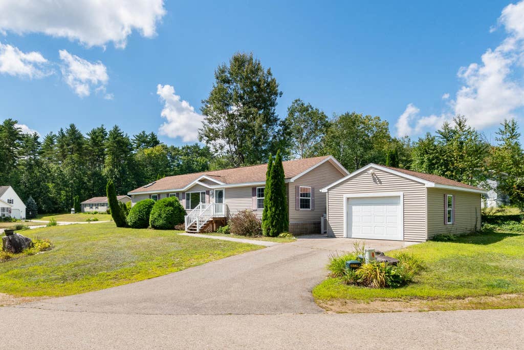 Photo of 65 Osprey Road, Alton, NH 03809 (MLS # 5106081)