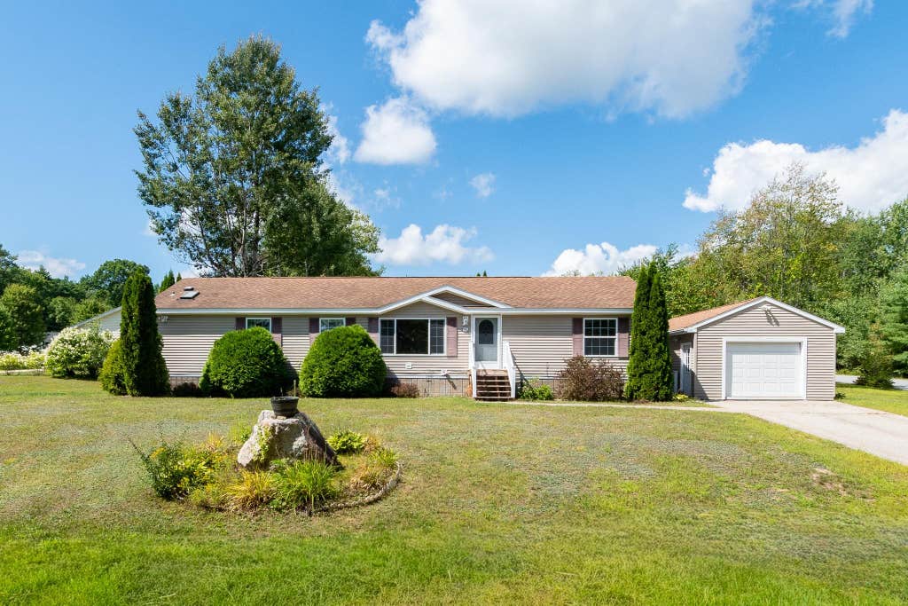 Photo of 65 Osprey Road, Alton, NH 03809 (MLS # 5106081)