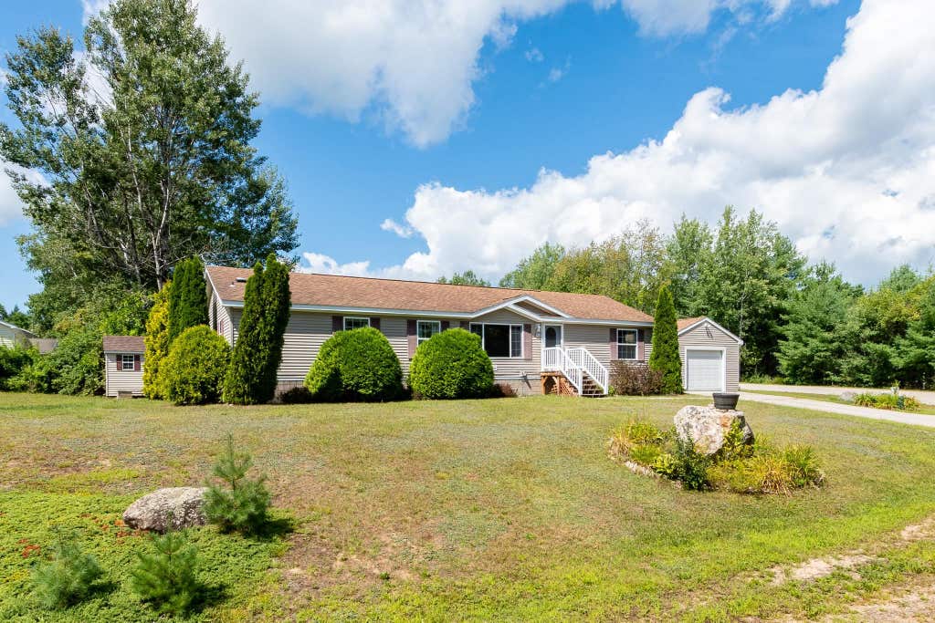 Photo of 65 Osprey Road, Alton, NH 03809 (MLS # 5106081)