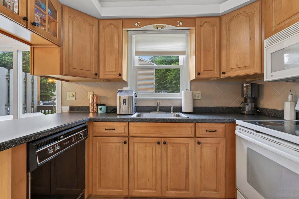 Photo of 4 Snowberry Lane #9, Goffstown, NH 03045 (MLS # 5095813)