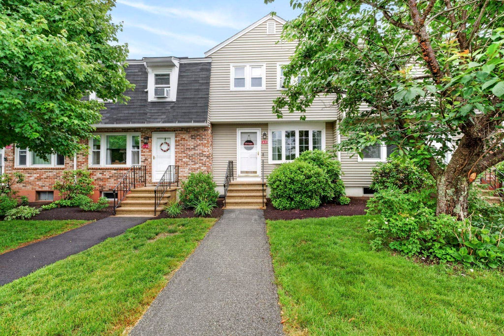 Photo of 4 Snowberry Lane #9, Goffstown, NH 03045 (MLS # 5095813)