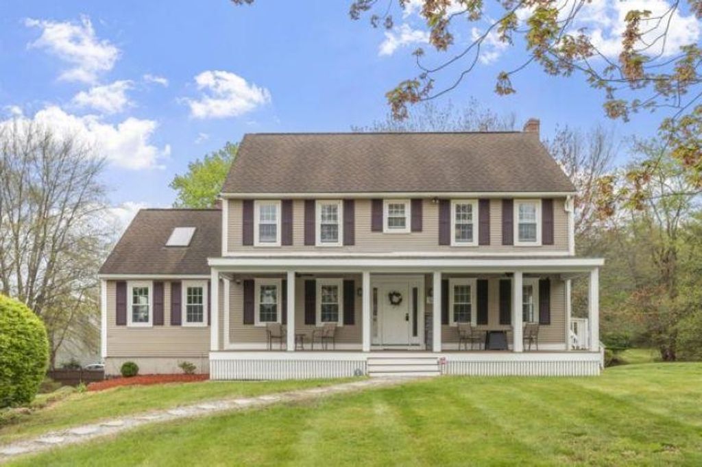 Photo of 32 Amberwood Drive, Atkinson, NH 03811 (MLS # 5088906)