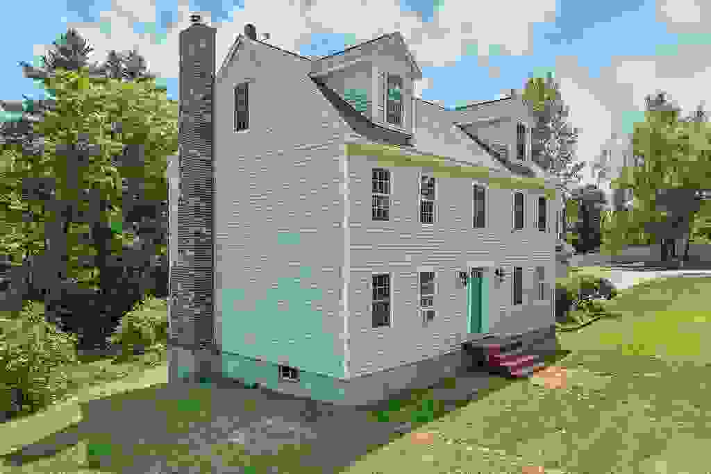 Photo of 197 Grapevine Road, Dunbarton, NH 03046 (MLS # 5102134)