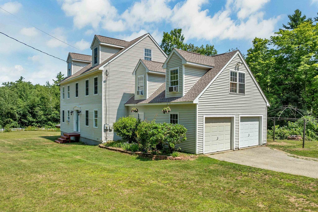 Photo of 197 Grapevine Road, Dunbarton, NH 03046 (MLS # 5102134)