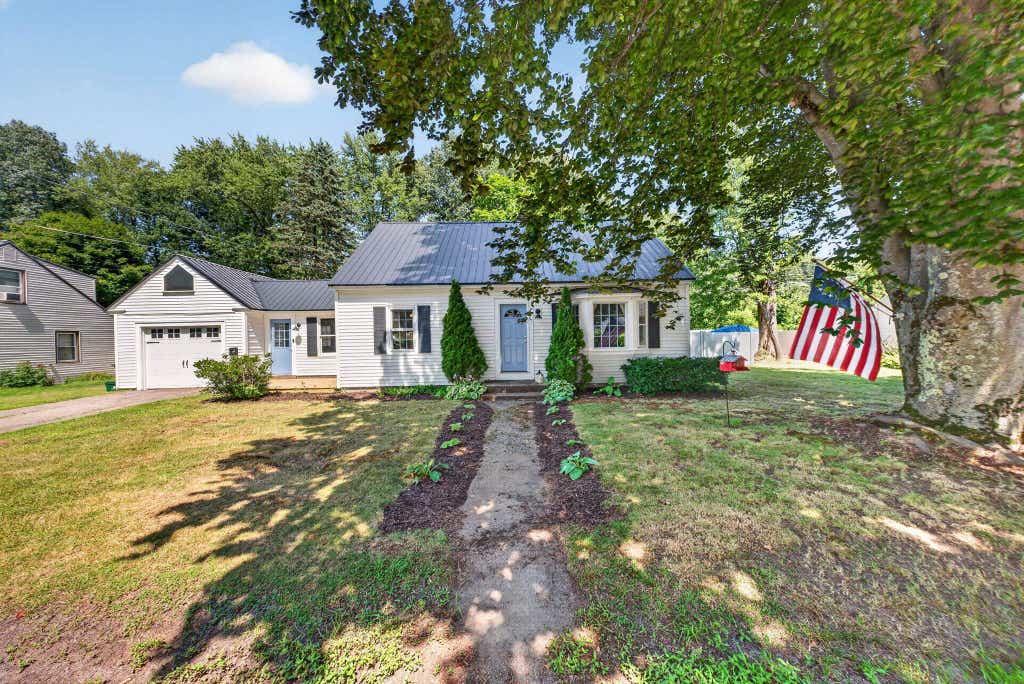 Photo of 37 Atherton Avenue, Nashua, NH 03064 (MLS # 5102282)