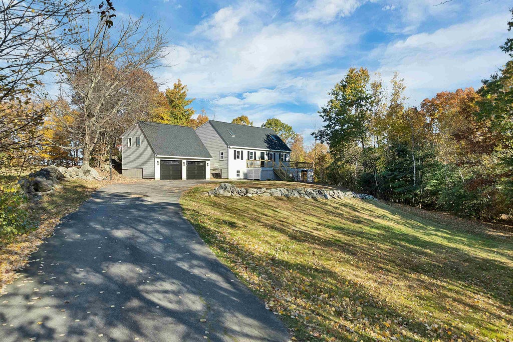 Photo of 10 Armands Way, Dunbarton, NH 03046 (MLS # 5115603)