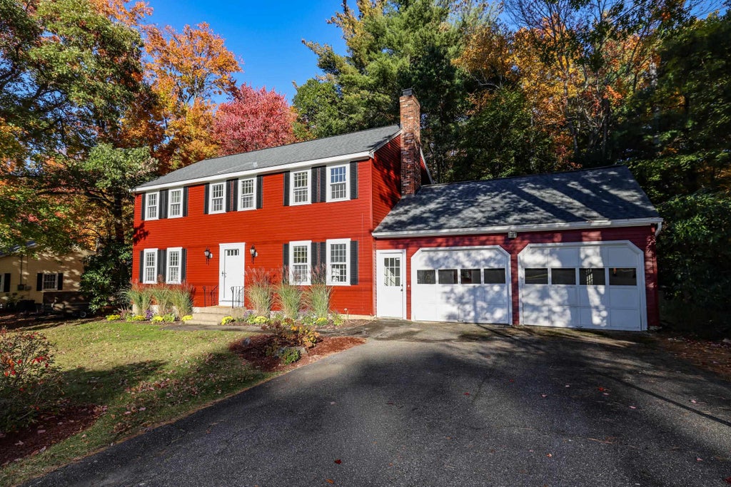 Photo of 10 Chaucer Road, Nashua, NH 03062 (MLS # 5115402)