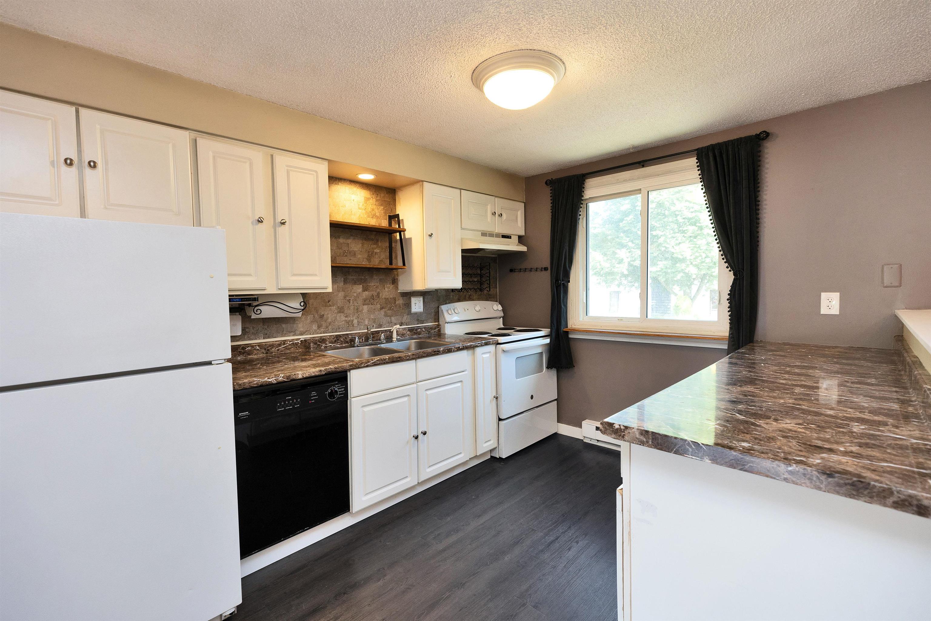 901 Mammoth Road 9