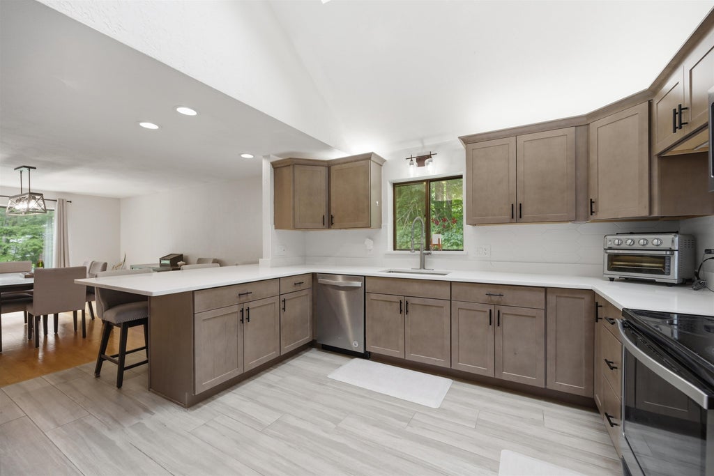Photo of 76 Harper Ridge Road, Hampstead, NH 03826 (MLS # 5098016)