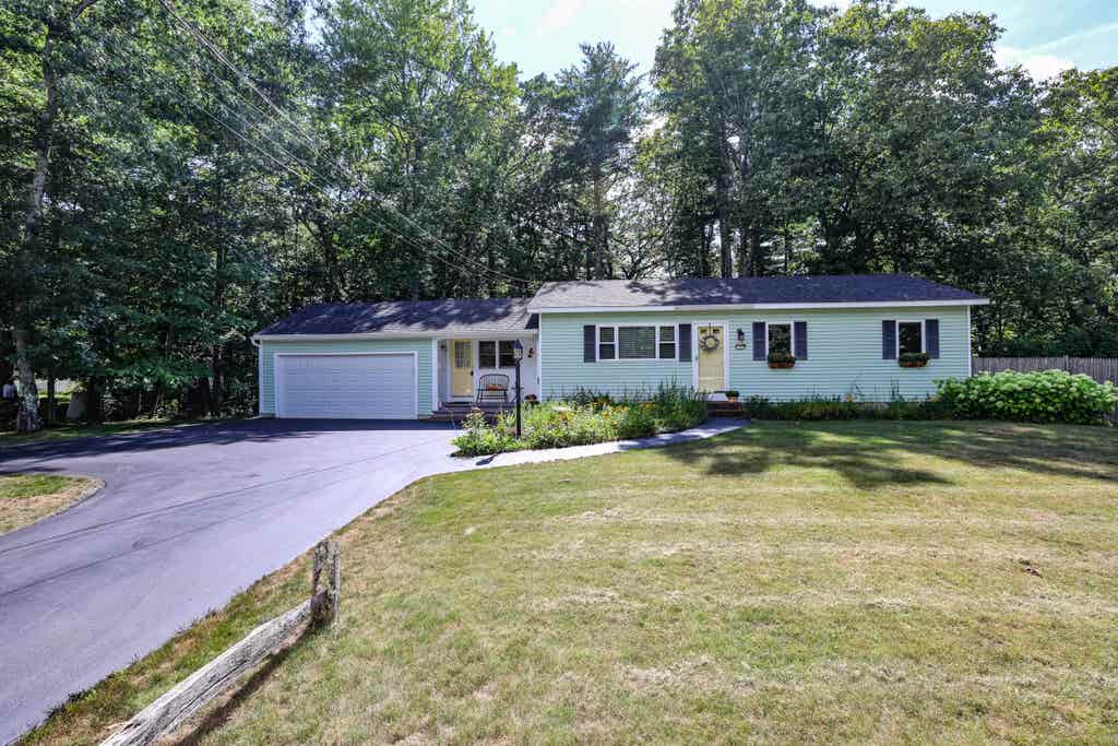Photo of 95 East Side Drive, Concord, NH 03301 (MLS # 5106560)