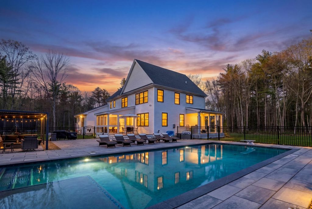 Photo of 14 Wiggin Way, Stratham, NH 03885 (MLS # 5088483)