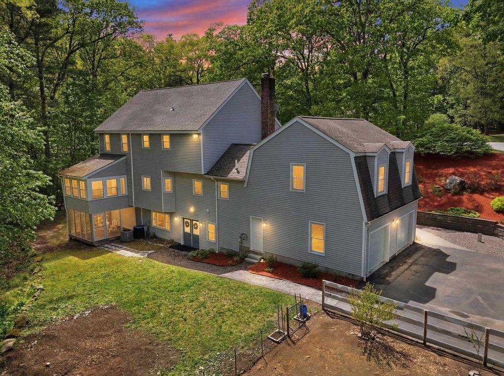 Photo of 7 Stony Point Drive, Londonderry, NH 03053 (MLS # 5091042)