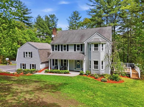 Photo of 7 Stony Point Drive, Londonderry, NH 03053 (MLS # 5091042)