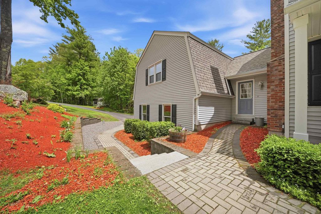 Photo of 7 Stony Point Drive, Londonderry, NH 03053 (MLS # 5091042)