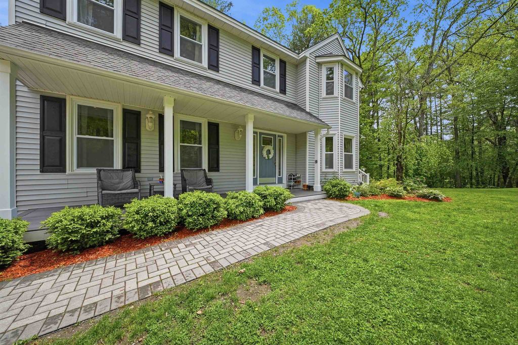 Photo of 7 Stony Point Drive, Londonderry, NH 03053 (MLS # 5091042)