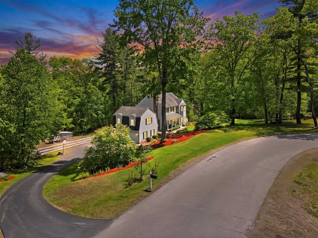 Photo of 7 Stony Point Drive, Londonderry, NH 03053 (MLS # 5091042)