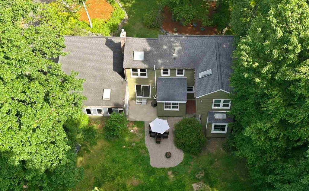 Photo of 26 Wedgewood Drive, Londonderry, NH 03053 (MLS # 5083727)