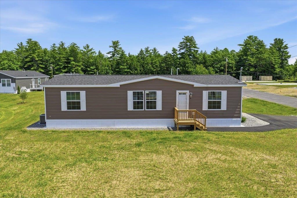 Photo of 4 Wentworth Avenue, Tilton, NH 03276 (MLS # 5103527)