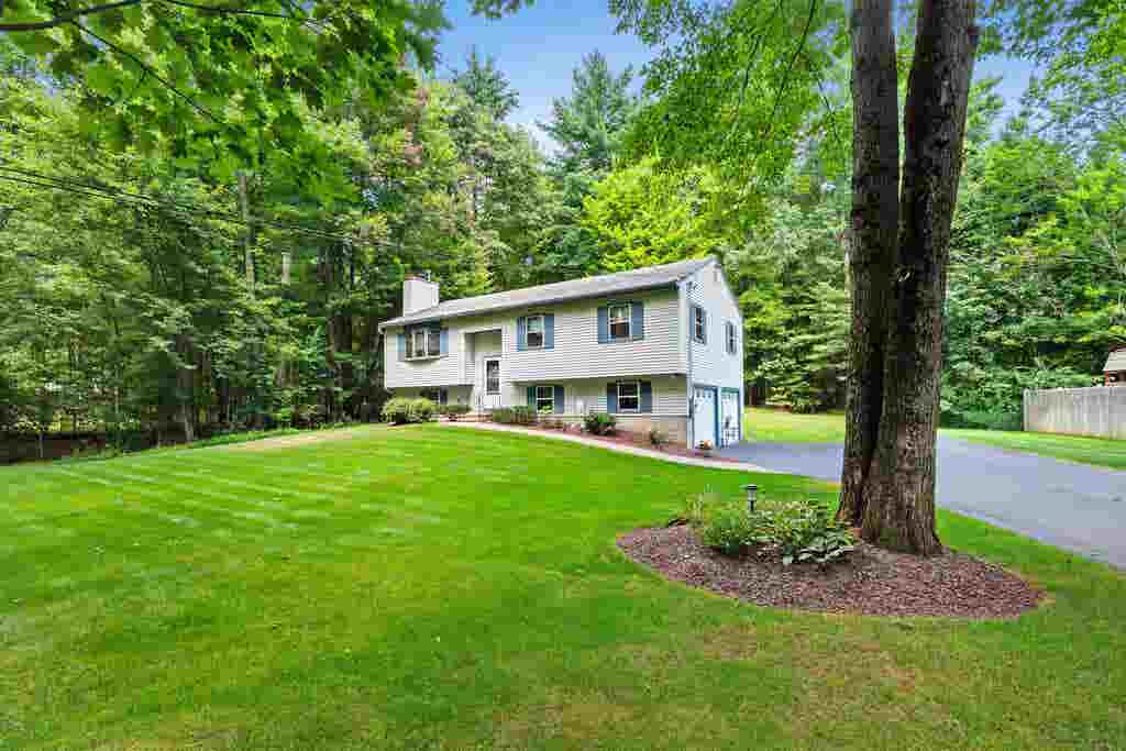 Photo of 11 Poore Road, Hooksett, NH 03106 (MLS # 5105704)