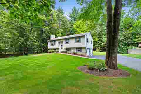 Photo of 11 Poore Road, Hooksett, NH 03106 (MLS # 5105704)