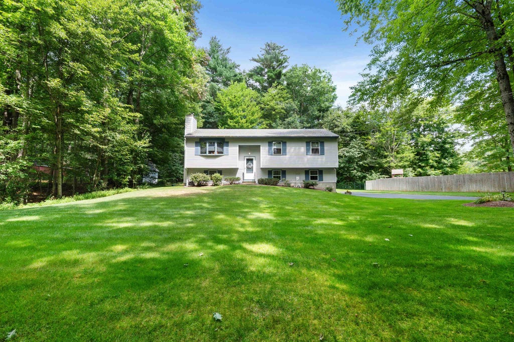 Photo of 11 Poore Road, Hooksett, NH 03106 (MLS # 5105704)