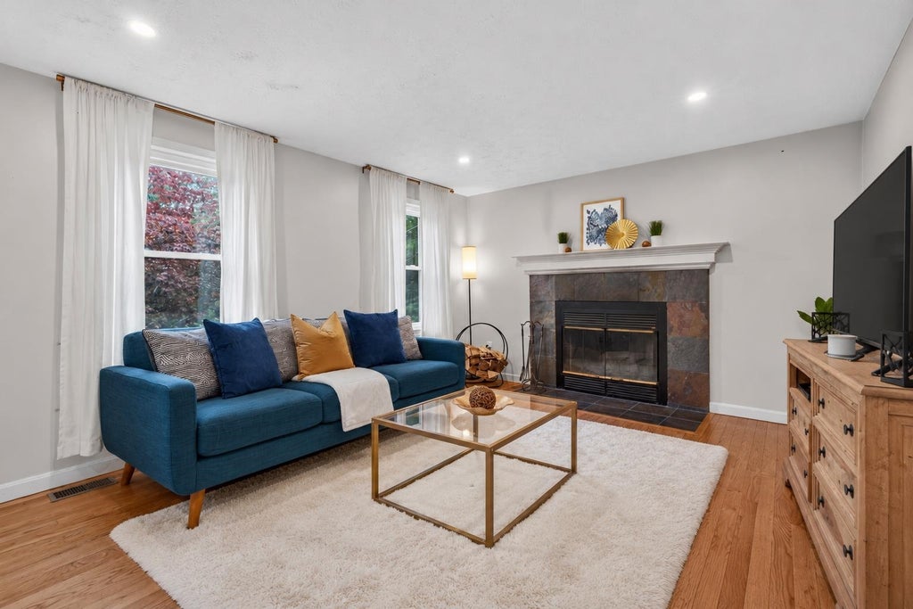 Photo of 141 Eastwind Drive, Manchester, NH 03104 (MLS # 5112840)