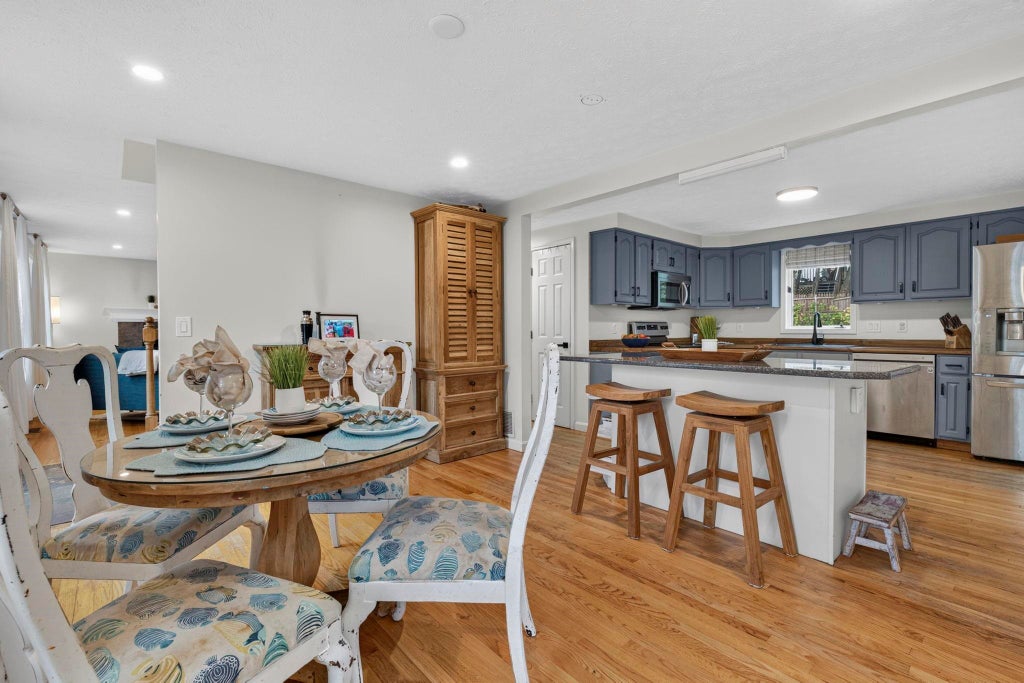 Photo of 141 Eastwind Drive, Manchester, NH 03104 (MLS # 5112840)