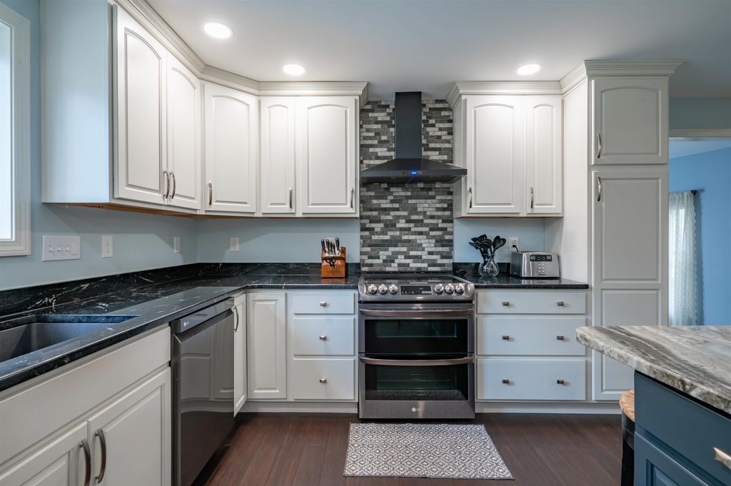 Photo of 16 Sarah Drive, Merrimack, NH 03054 (MLS # 5088780)