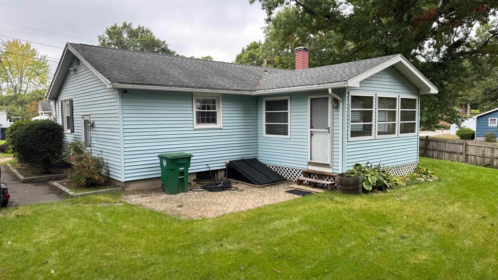 Photo of 21 Woodfield Street, Nashua, NH 03062 (MLS # 5112282)