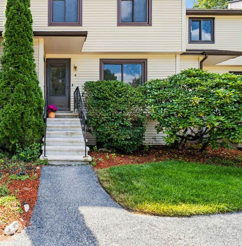 Photo of 4 Killian Court, Merrimack, NH 03054 (MLS # 5106566)