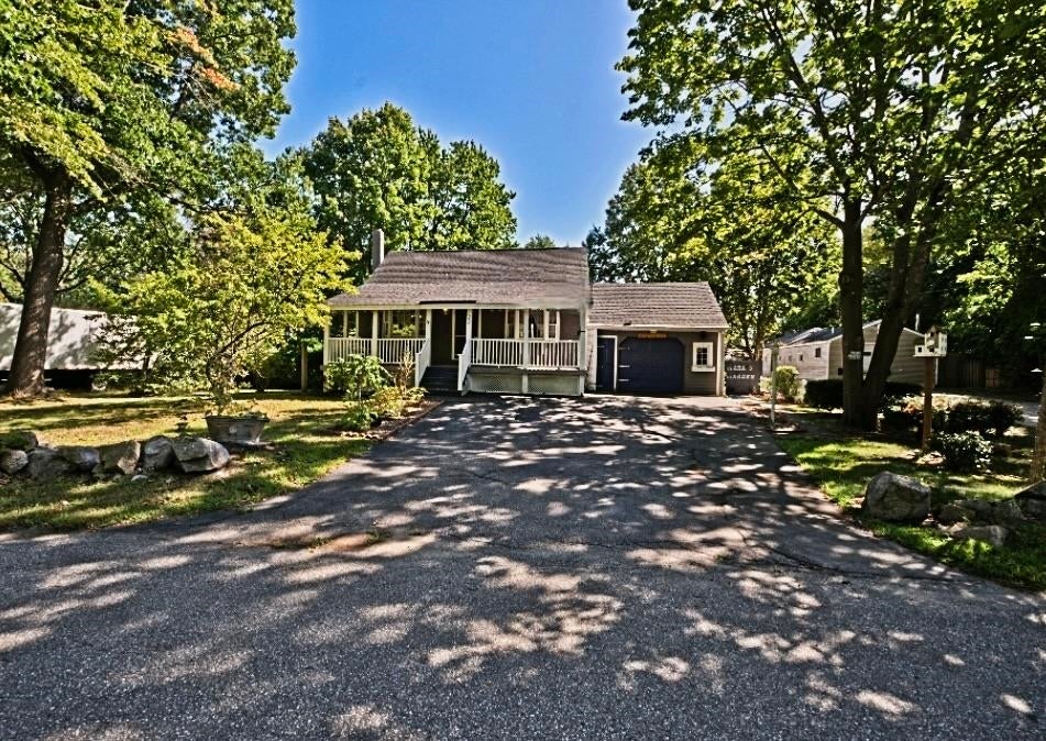 22 Adams Avenue