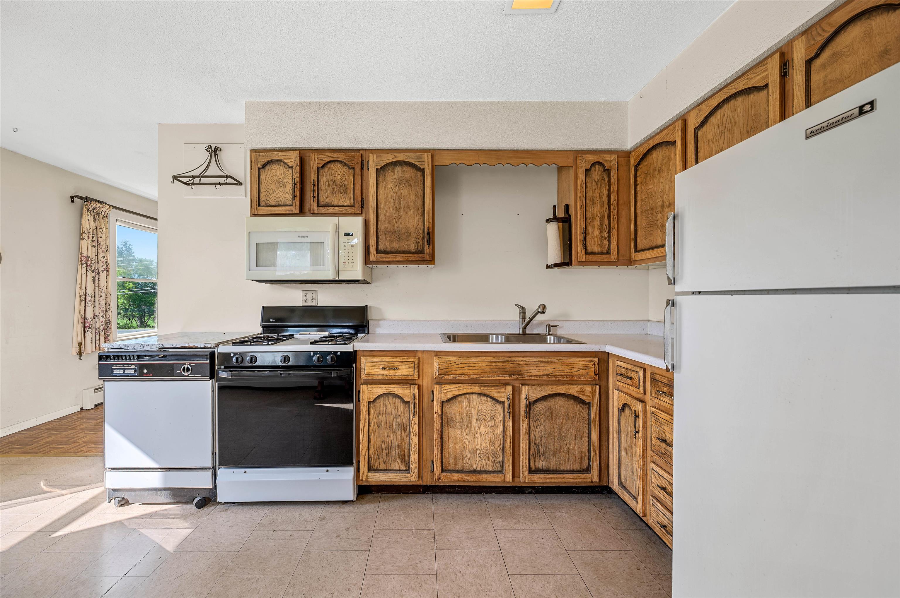 2480 East Warren Road