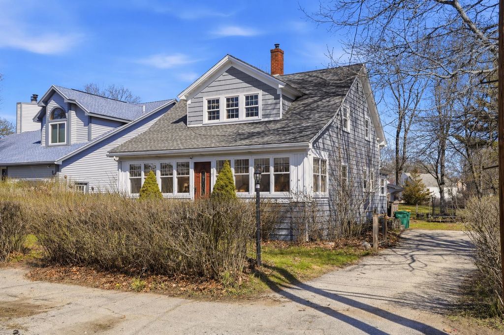 Photo of 33 Walnut Street, Rochester, NH 03867 (MLS # 5086795)