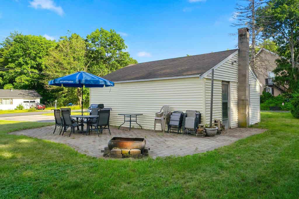 Photo of 31 Hillside Avenue, Derry, NH 03038 (MLS # 5096807)