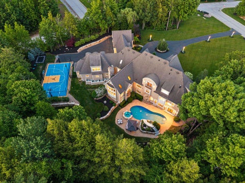 Property photo of 1 Willowbrook Court, Bedford, NH 03110