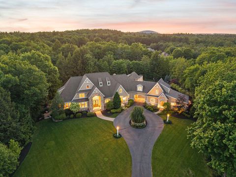 Photo of 1 Willowbrook Court, Bedford, NH 03110 (MLS # 5097579)