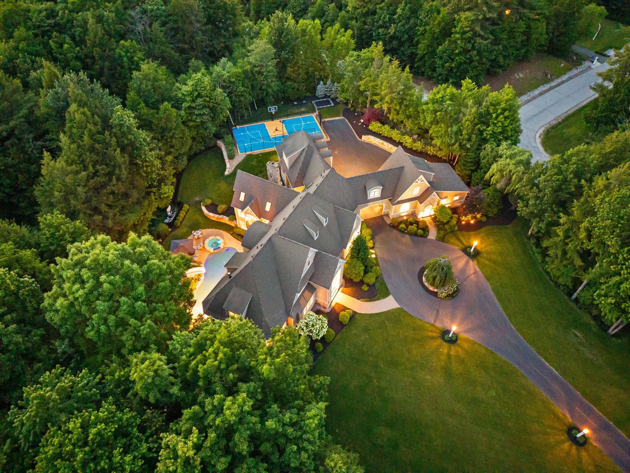 1 Willowbrook Court
