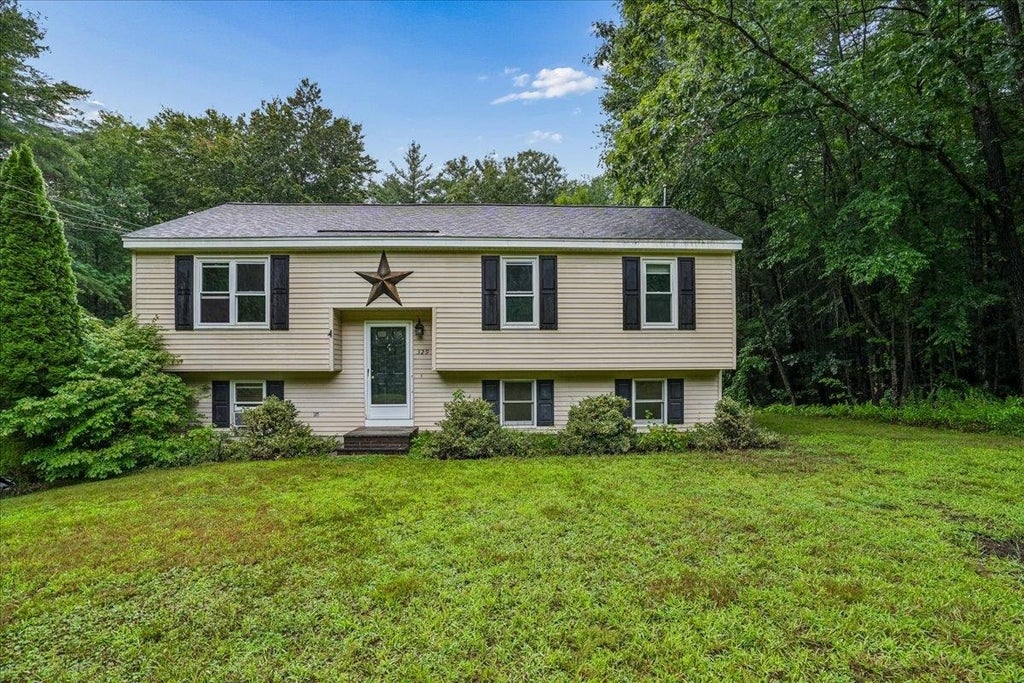 Photo of 329 Whittier Drive, Fremont, NH 03044 (MLS # 5103404)